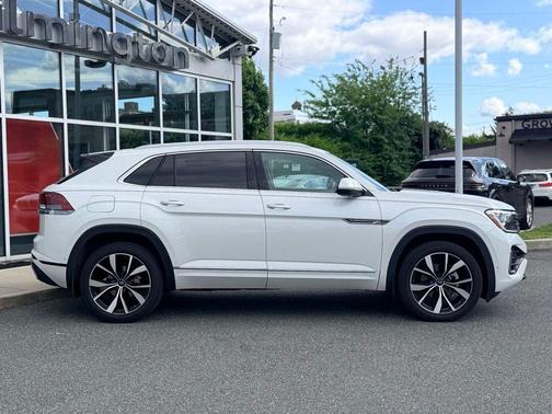 Opal White Pearl 2024 Volkswagen Atlas Cross Sport 2.0T SEL Premium