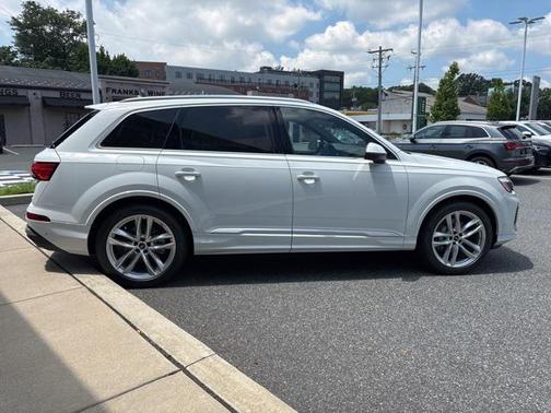 2025 Audi Q7 55 Premium Plus