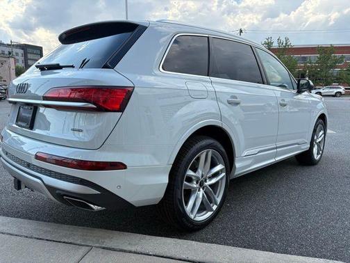 2025 Audi Q7 55 Premium Plus