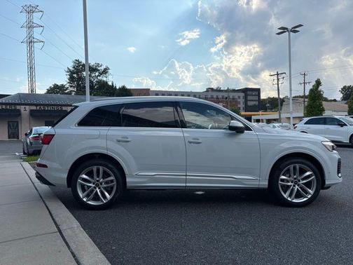 2025 Audi Q7 55 Premium Plus