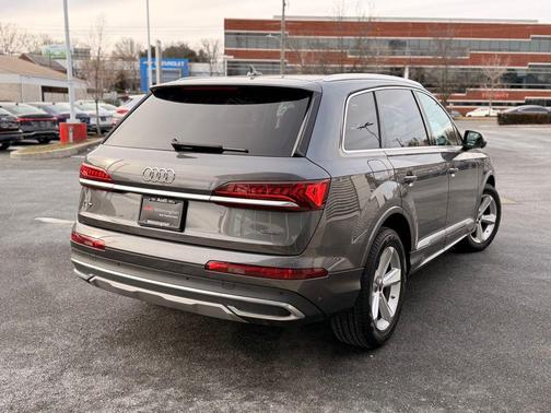 2023 Audi Q7 45 Premium