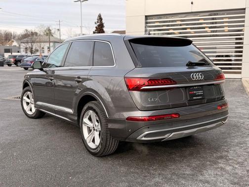2023 Audi Q7 45 Premium