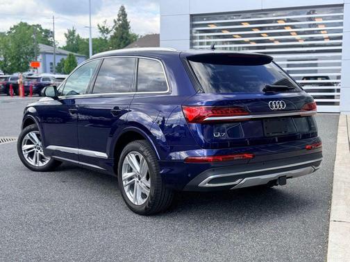 Navarra Blue Metallic 2023 Audi Q7 45 Premium