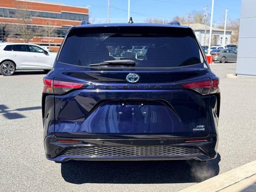2022 Toyota Sienna XSE 7 Passenger