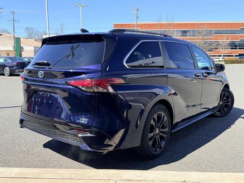 2022 Toyota Sienna XSE 7 Passenger