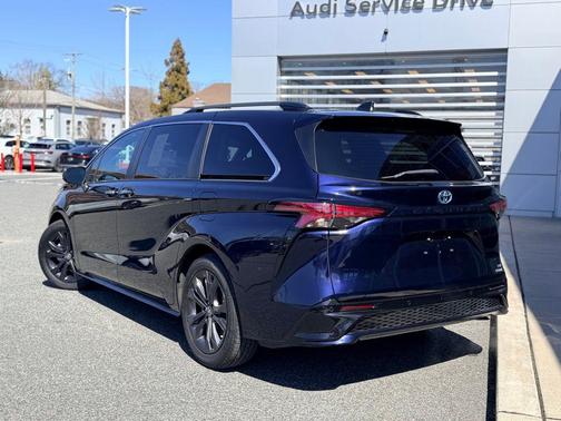 2022 Toyota Sienna XSE 7 Passenger