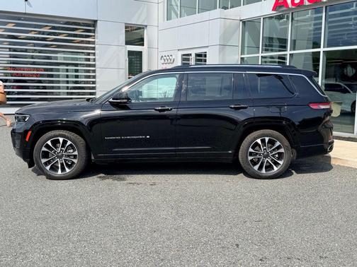 Diamond Black Crystal Pearlcoat 2022 Jeep Grand Cherokee L Overland