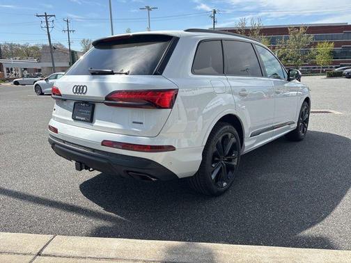 Glacier White Metallic 2026 Audi Q7 55 Premium Plus
