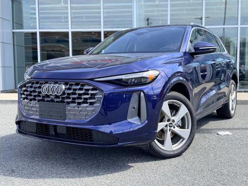 Navarra Blue Metallic 2025 Audi Q5 Premium Plus TFSI quattro S tronic
