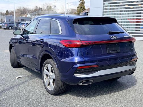Navarra Blue Metallic 2025 Audi Q5 Premium Plus TFSI quattro S tronic