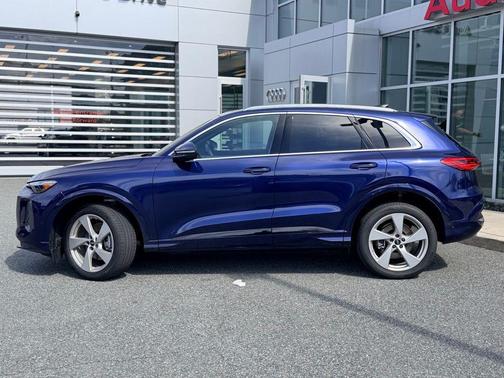 Navarra Blue Metallic 2025 Audi Q5 Premium Plus TFSI quattro S tronic