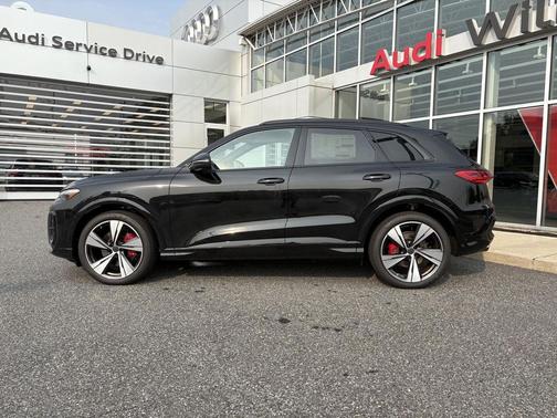 Mythos Black Metallic 2026 Audi SQ5 3.0T Premium Plus