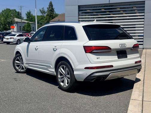 Carrara White 2025 Audi Q7 55 Premium Plus