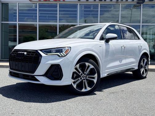 Glacier White Metallic 2022 Audi Q3 45 S line Premium Plus