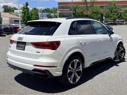 Glacier White Metallic 2022 Audi Q3 45 S line Premium Plus