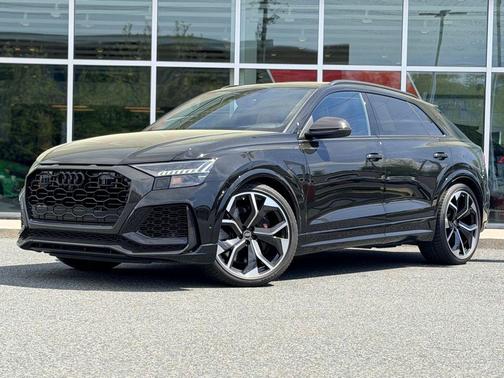 Mythos Black Metallic 2024 Audi RS Q8 4.0T