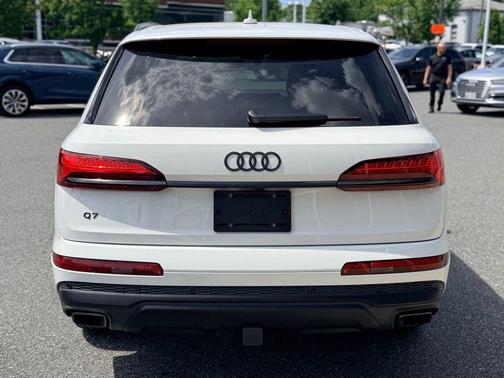 Carrara White 2025 Audi Q7 45 Premium Plus