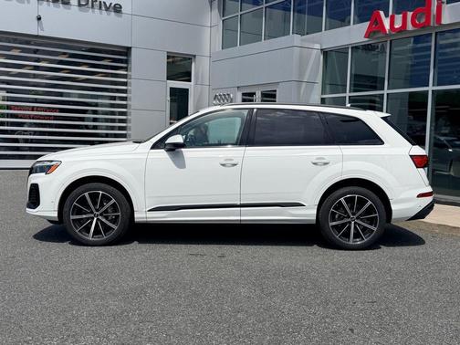 Carrara White 2025 Audi Q7 45 Premium Plus