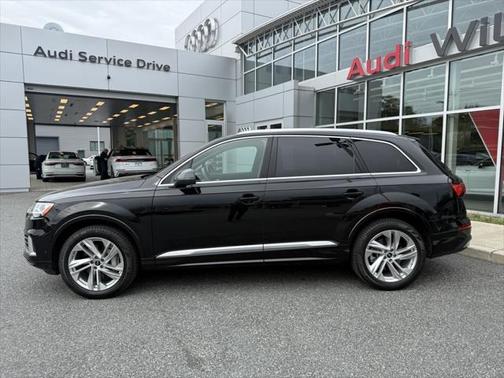 2022 Audi Q7 45 Premium Plus