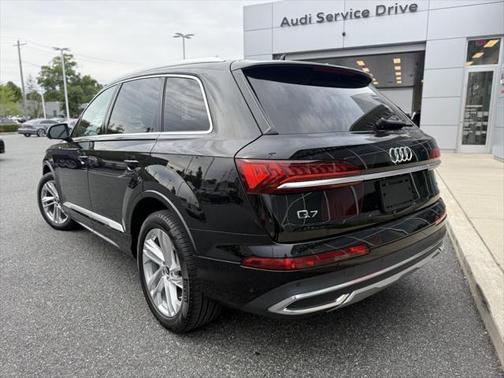 2022 Audi Q7 45 Premium Plus
