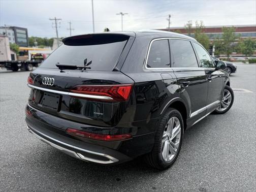 2022 Audi Q7 45 Premium Plus