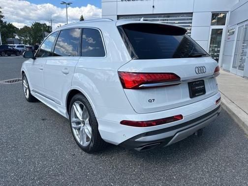 2025 Audi Q7 55 Premium Plus