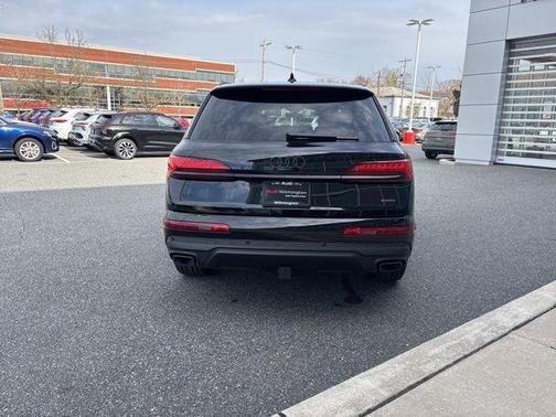 Mythos Black Metallic 2026 Audi Q7 45 Premium