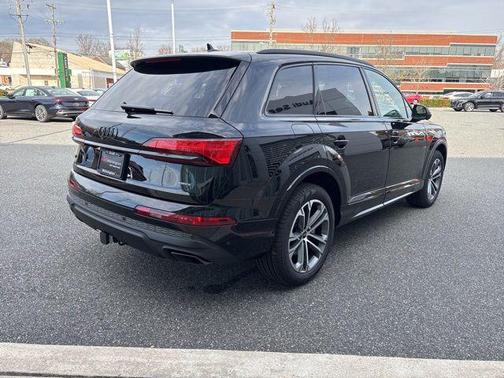 Mythos Black Metallic 2026 Audi Q7 45 Premium