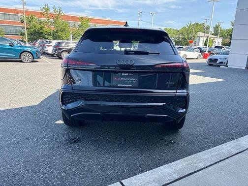 Mythos Black Metallic 2026 Audi Q3 TFSI quattro S tronic