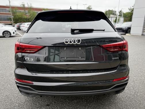 2024 Audi Q3 Premium 45 TFSI S line quattro Tiptronic