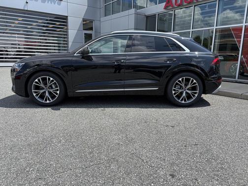 Mythos Black Metallic 2026 Audi Q8 55 Premium Plus