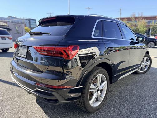 2024 Audi Q3 Premium 45 TFSI S line quattro Tiptronic