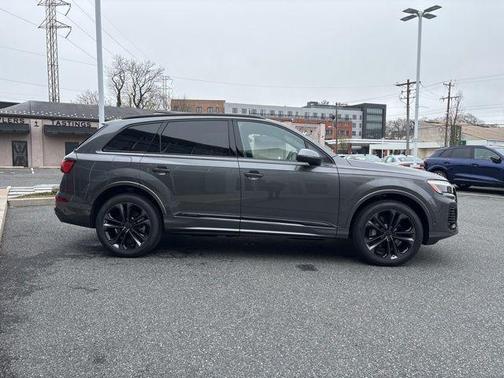 Samurai Gray Metallic 2026 Audi Q7 55 Premium Plus