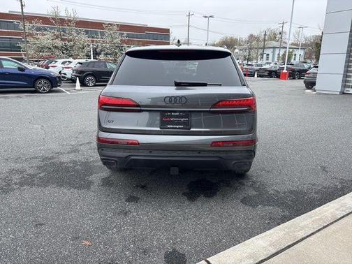 Samurai Gray Metallic 2026 Audi Q7 55 Premium Plus