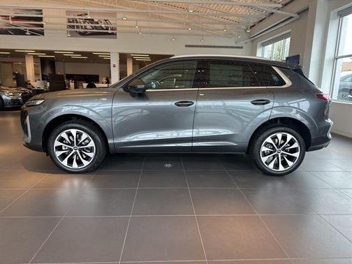 Daytona Gray Pearl Effect 2026 Audi Q3 TFSI quattro S tronic