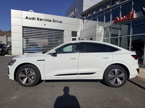 2024 Audi Q8 e-tron Premium Plus