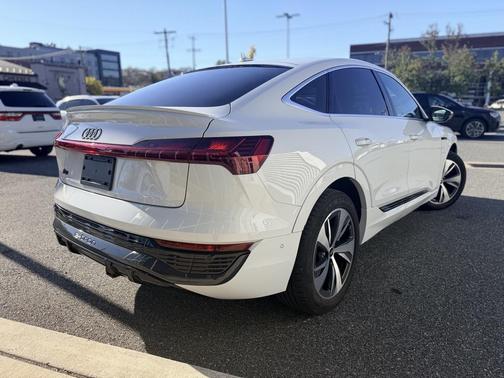 2024 Audi Q8 e-tron Premium Plus