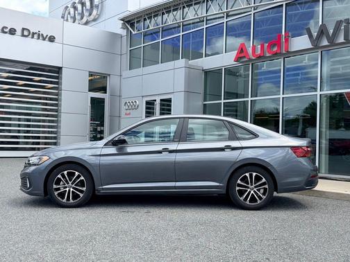 Platinum Gray Metallic 2024 Volkswagen Jetta 1.5T Sport