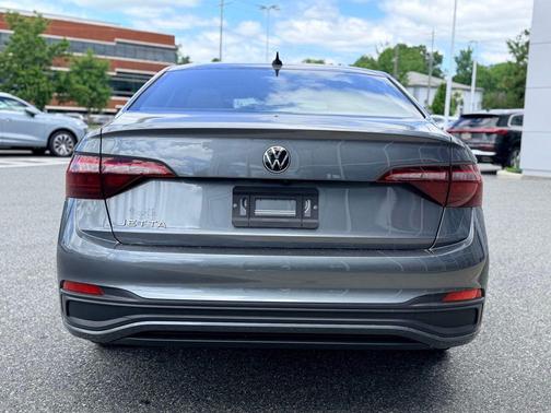 Platinum Gray Metallic 2024 Volkswagen Jetta 1.5T Sport