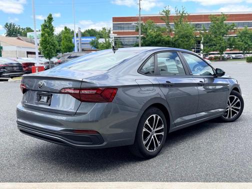 Platinum Gray Metallic 2024 Volkswagen Jetta 1.5T Sport