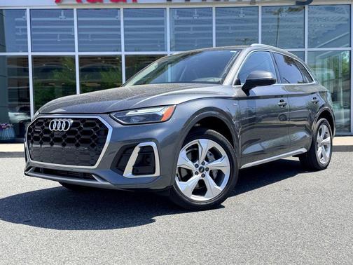 Daytona Gray Pearl Effect 2023 Audi Q5 45 S line Premium Plus