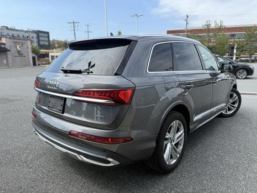 2023 Audi Q7 55 Premium Plus