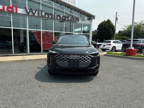 Mythos Black Metallic 2025 Audi Q5 Premium TFSI quattro S tronic