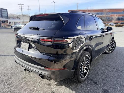 2023 Porsche Cayenne Platinum Edition