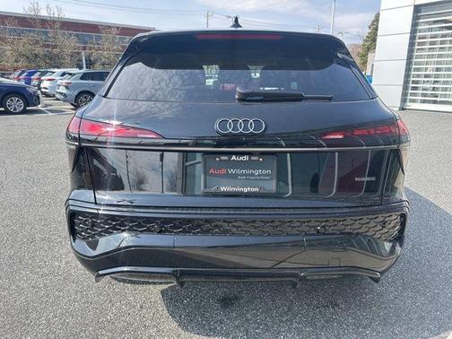 Mythos Black Metallic 2026 Audi Q3 TFSI quattro S tronic