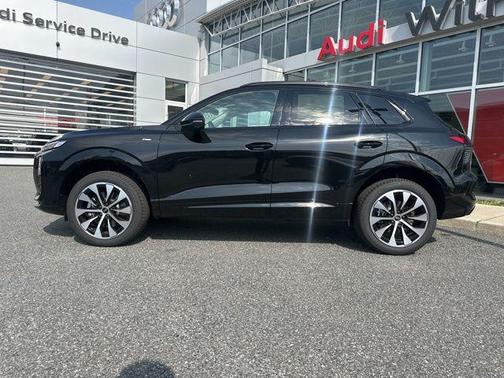 Mythos Black Metallic 2026 Audi Q3 TFSI quattro S tronic