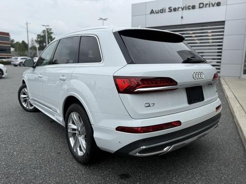 2023 Audi Q7 45 Premium