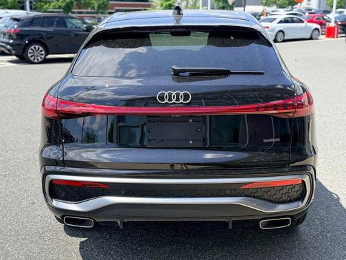 Mythos Black Metallic 2025 Audi Q5 Premium Plus TFSI quattro S tronic