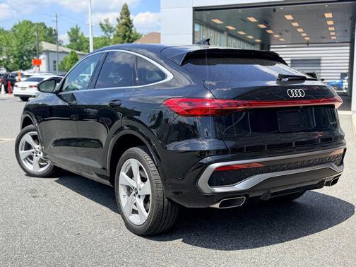 Mythos Black Metallic 2025 Audi Q5 Premium Plus TFSI quattro S tronic