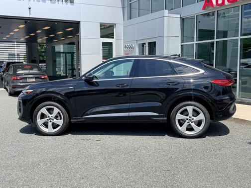 Mythos Black Metallic 2025 Audi Q5 Premium Plus TFSI quattro S tronic